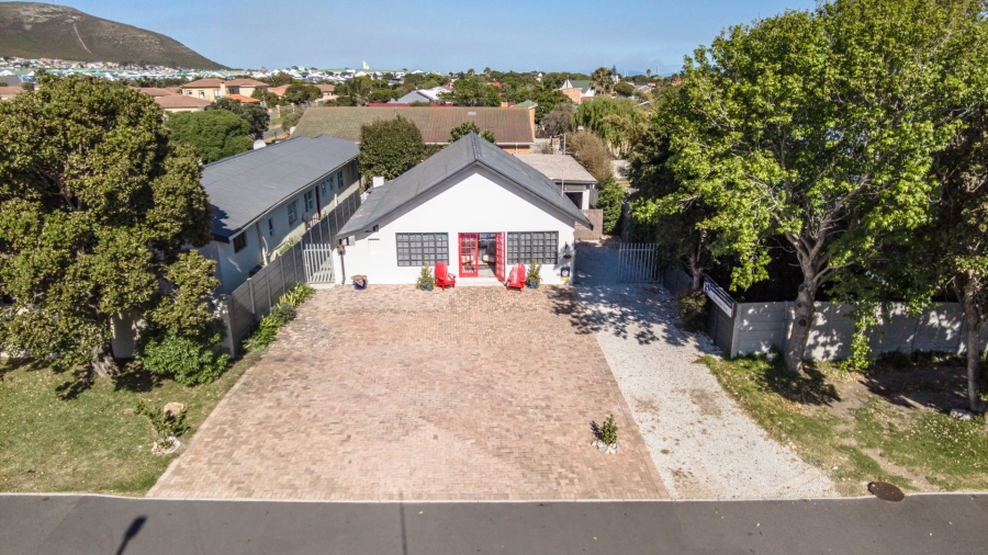 1 Bedroom Property for Sale in Sandbaai Western Cape